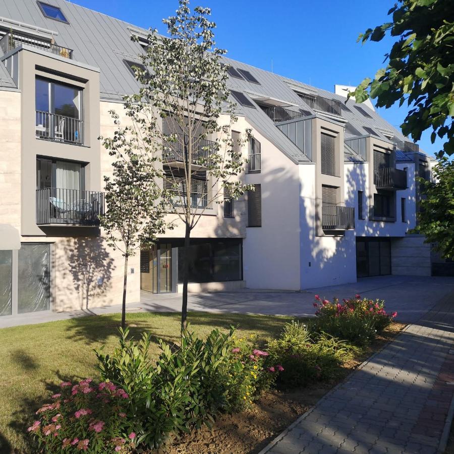 Atrium Apartman Heviz Mit Panoramaterrasse Und Tiefgarage Exterior photo